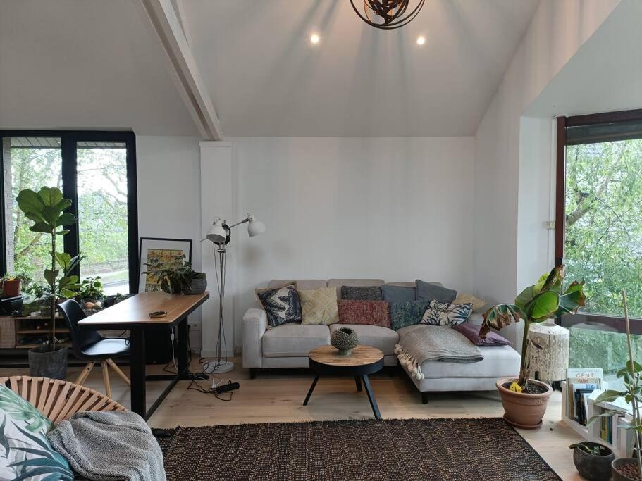 100% Vacation Feeling By The Waterside: Pian'eau Vakantiehuis Gent