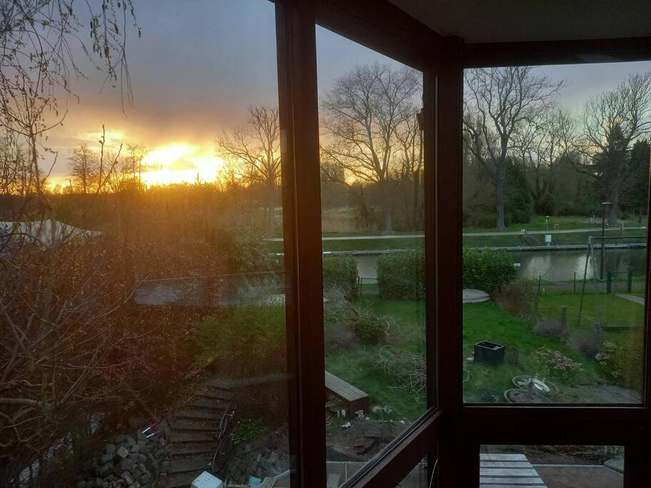 100% Vacation Feeling By The Waterside: Pian'eau Ferienhaus Gent